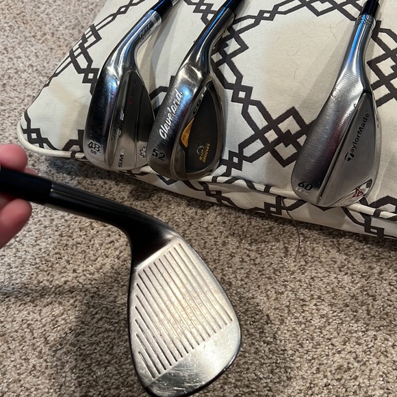 Set of 4 golf club wedges. Can be sold separately - Picture 4 of 8